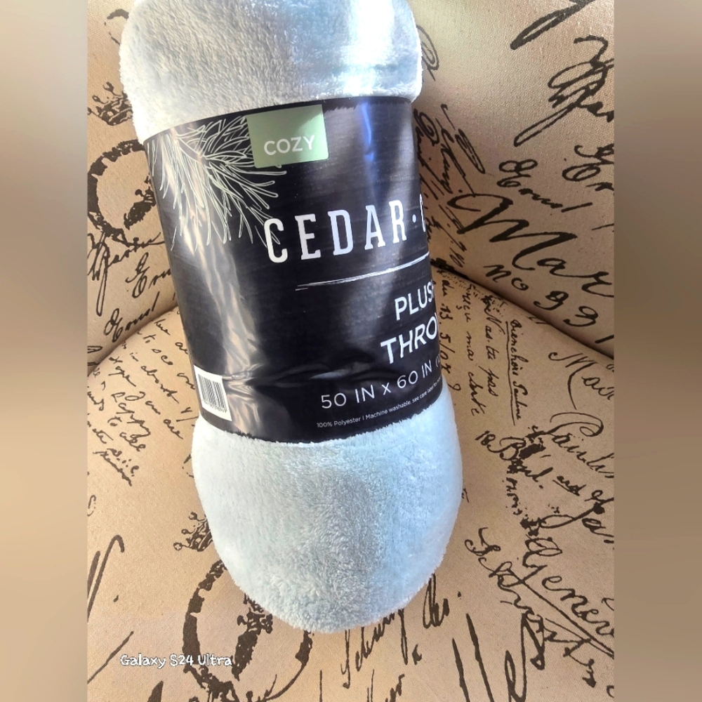 Cedar Creek Lt Blue Throw Blanket 50"×60" New